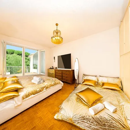 Laura Luxury In Central Bed & Breakfast *