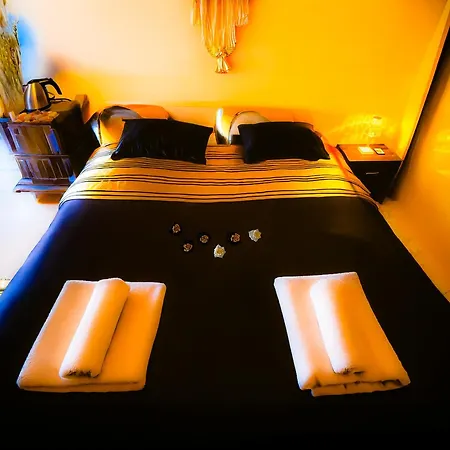 Laura Luxury In Central Bed & Breakfast